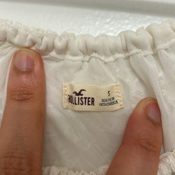 Women’s Lace Off the Shoulder Top - Picture 2 of 4